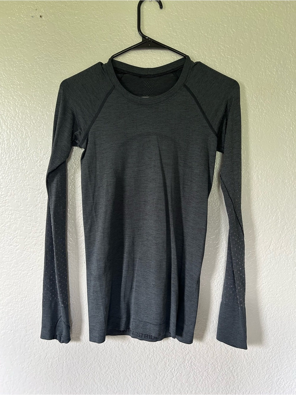 Lululemon Swift Stride Long Sleeve Shirt Women’s Size 4 Gray Thumbholes